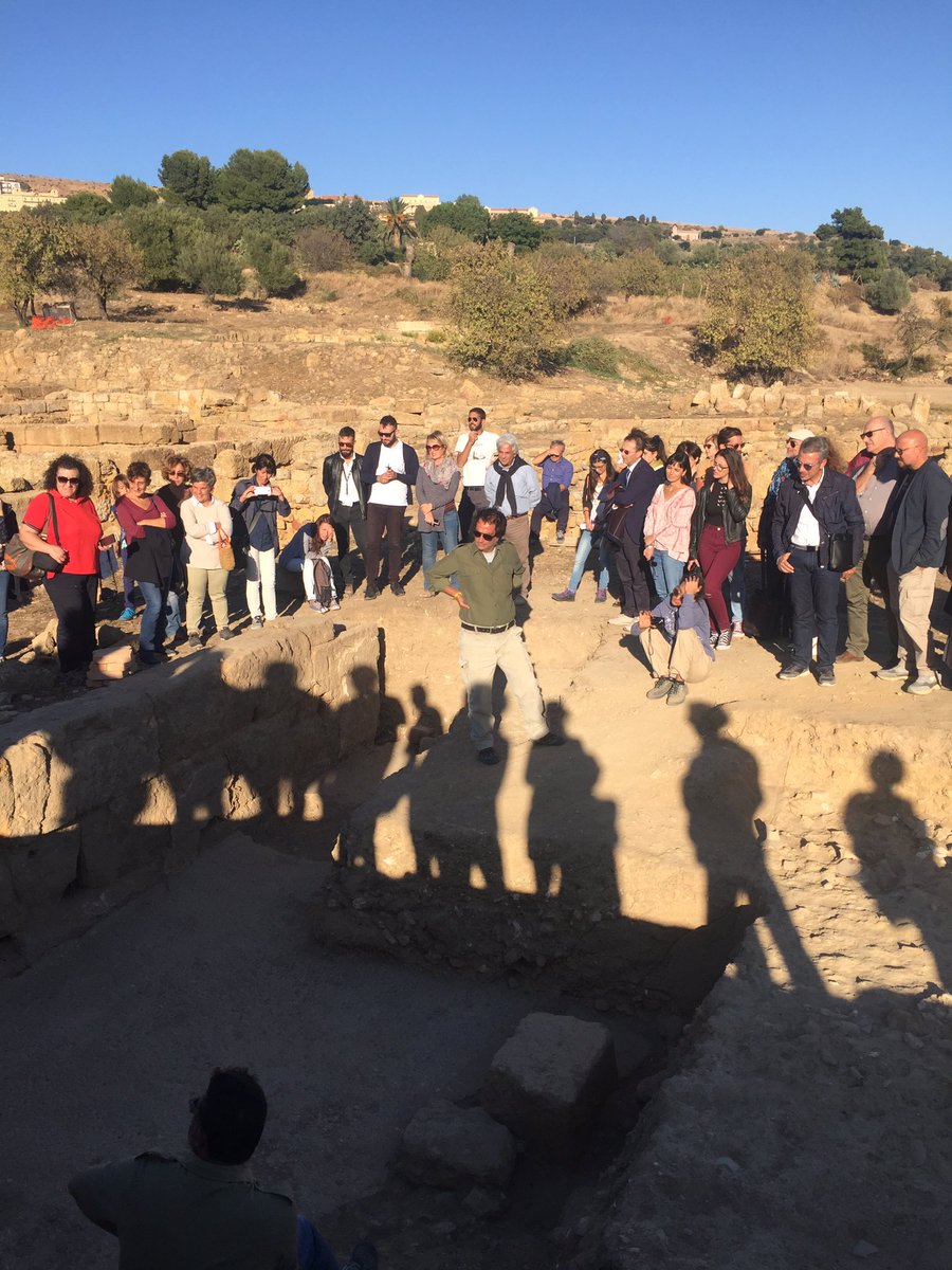 E se tutte le lezioni di archeologia si facessero cosi? #pubarch #agrigento #valledeitempli