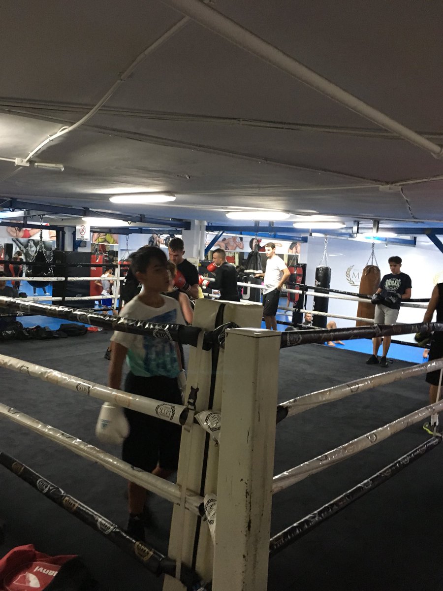 ryanfarrag88's tweet photo. @MTKMarbella amateurs training hard tonight 👍 #boxing #team https://t.co/Rvzm9fjCTA