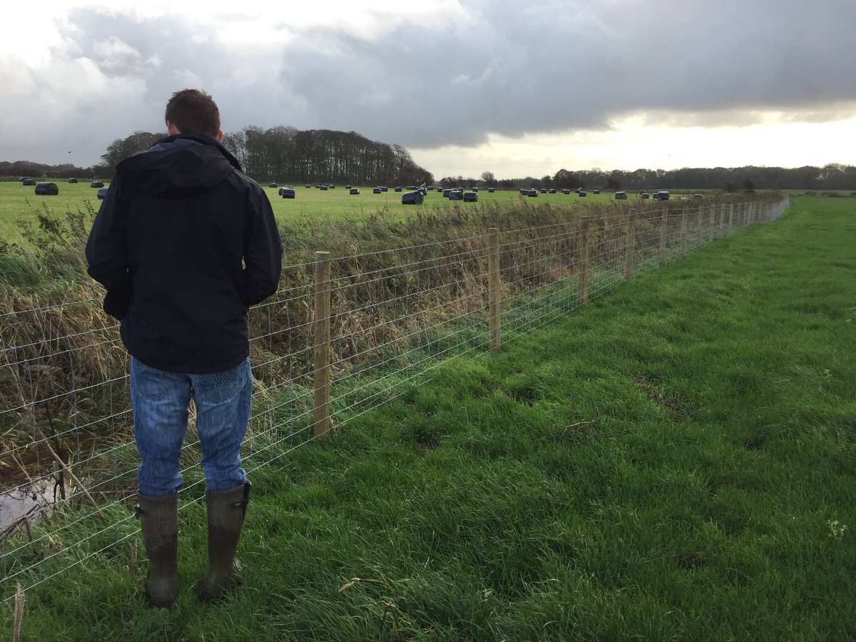 BeebeeBolton's tweet photo. Out signing off capital works in the #TidalRibble project area #saturatedland @RibbleTrust @RibbleLife #stopraining https://t.co/UvMg3bRoG8
