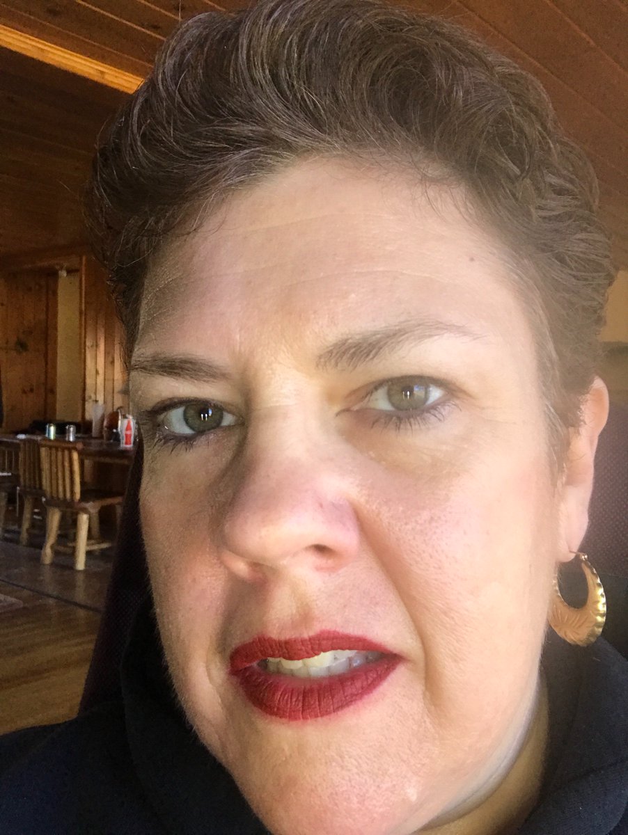 justconnibrown's tweet photo. @LetsLockLips I’m loving my new lip stain by Posh! #vial #stainwithoutshame #letslocklips #conniposh https://t.co/SNb5S7343f