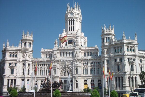 Starting this Sunday you can fly direct from Glasgow Airport to Madrid

airglasgow.com/newroutes.html