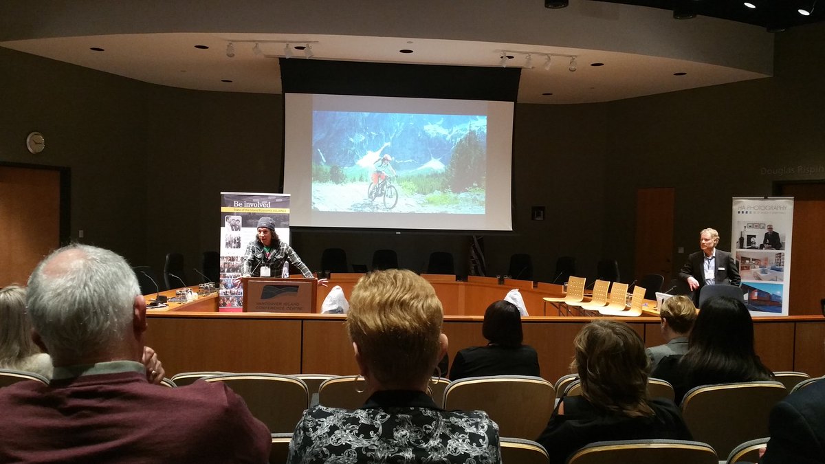 erinflypca's tweet photo. Tech solutions for aging cyclists! #VIalliance, #exploreBC #pacificcoastalair admires Kranked Bikes inventor Bjorn Enga at VI Summit 2017 https://t.co/yR17Prheiw