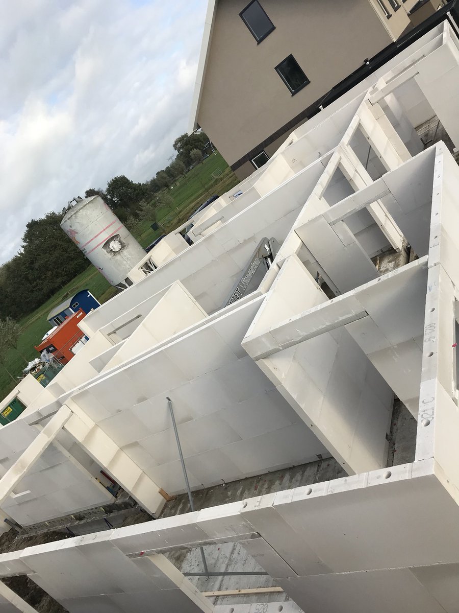 Tevens gereed grote 2 ^ 1 kap Lemelerveld. #kiewietlijmwerken #onbetwistdelijmspecialist #kalkzandsteen #nk1000 
#strakkeplanning