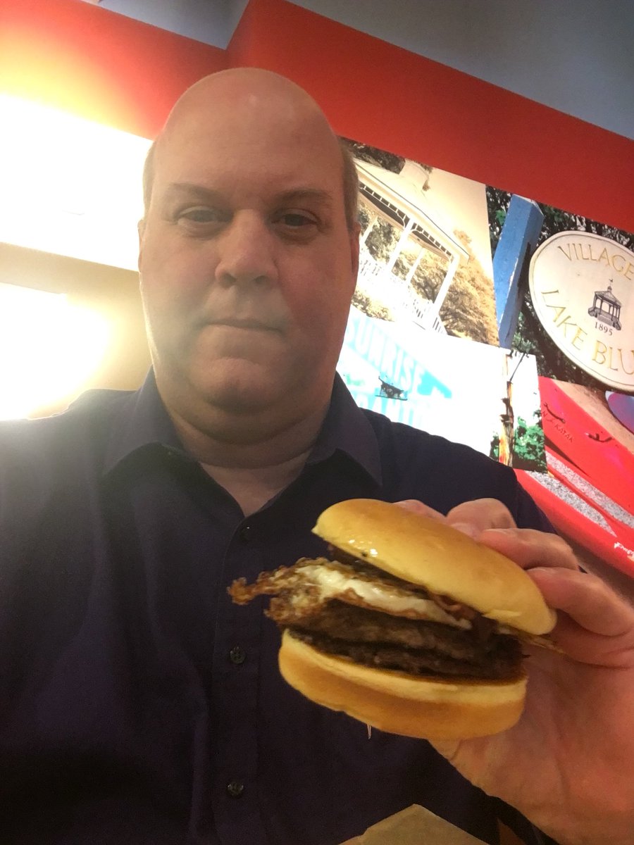 MOONPUP1's tweet photo. Delicious #Meatheads #Camburger #CowmunityFridays! @EatAtMeatheads #BearsTickets https://t.co/o21kEjnYzP