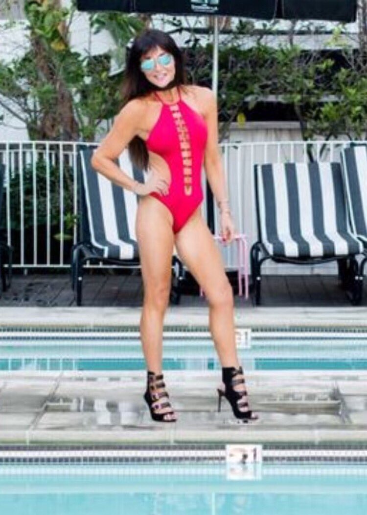 An early morning dip in the pool at the gorgeous <a href="/hotelshangrila/">Hotel Shangrila</a> ... who's coming ? #santamonica #love #la 💞