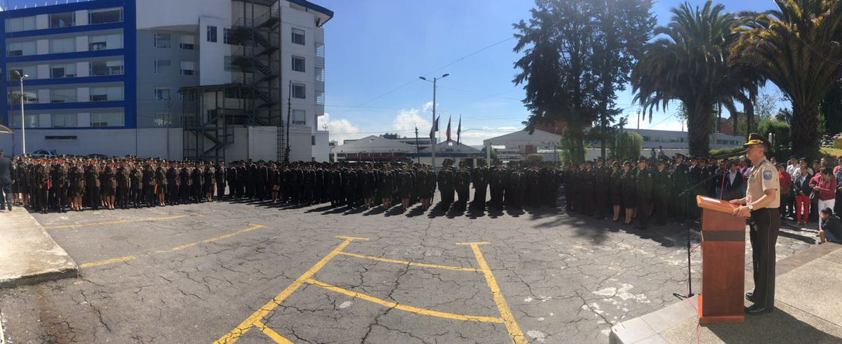 PoliciaEcuador's tweet photo. (CONOCE) #CmdteDMQ da la bienvenida a los más de 330 policías que vienen a reforzar la #SeguridadCiudadana en #UIO. 1/2 https://t.co/MkqrC8S3Vz
