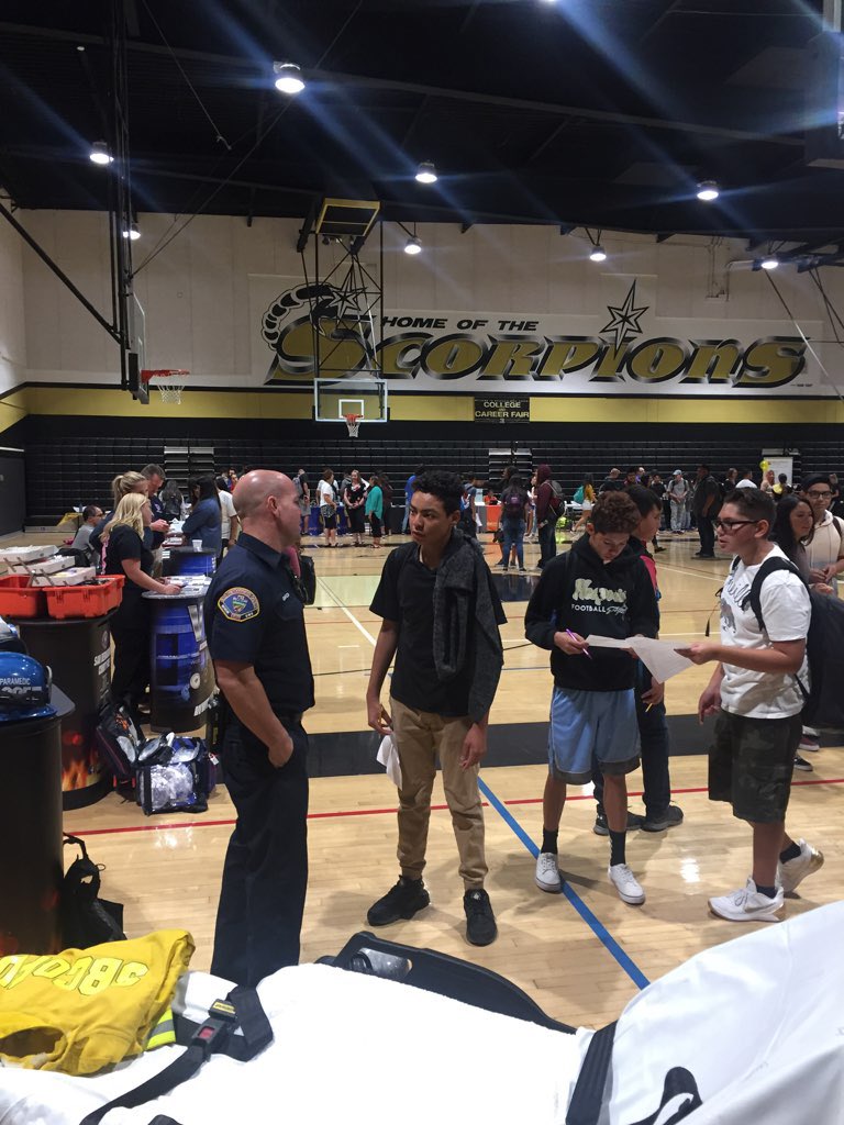 SBCOUNTYFIRE's tweet photo. Job Fair @HHSScorpions. #futureFF #DutyHonorCommunity #JoinOurTeam https://t.co/q06vpzI4tx