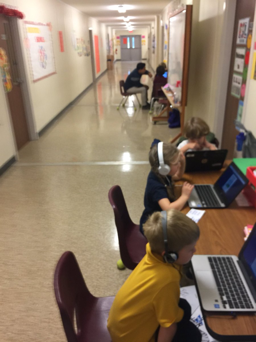 urielor22551646's tweet photo. @SpeasGlobal #wsfcscv #speasG1 Boot Camp for new Spanish learners. @MrPresslySpeas https://t.co/P5U9tyzQ1b
