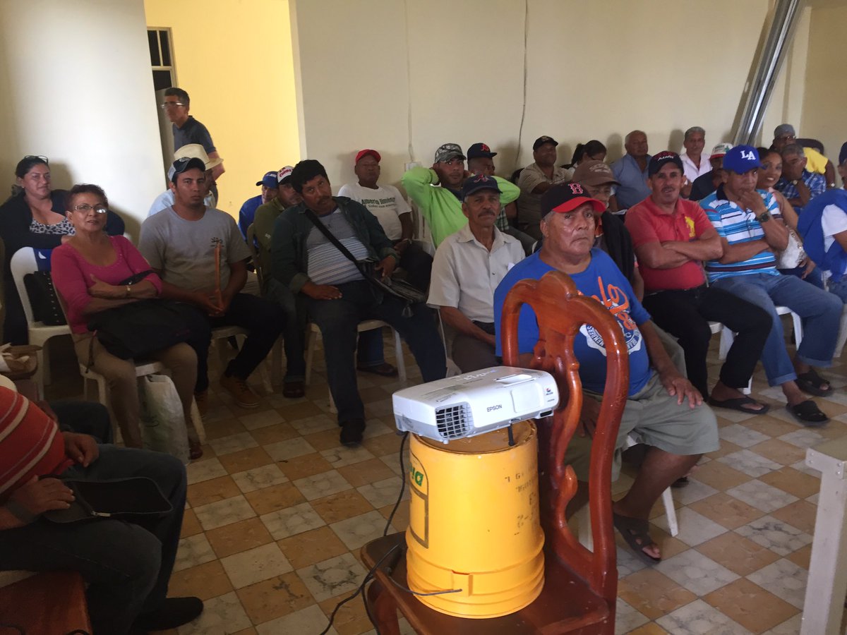 AGME085's tweet photo. #PROPESCA trabajando en la sensibilización de pescadores para el aumento a su comercialización directa  @Conapesca @sicsic_mar @LeticiaInca https://t.co/yeaXX50L42