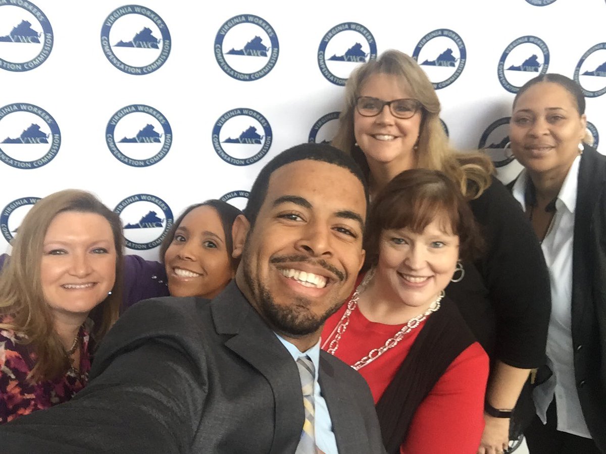 Simnsays's tweet photo. Selfie on step and repeat! #2017vwc https://t.co/fApnKhbQoZ