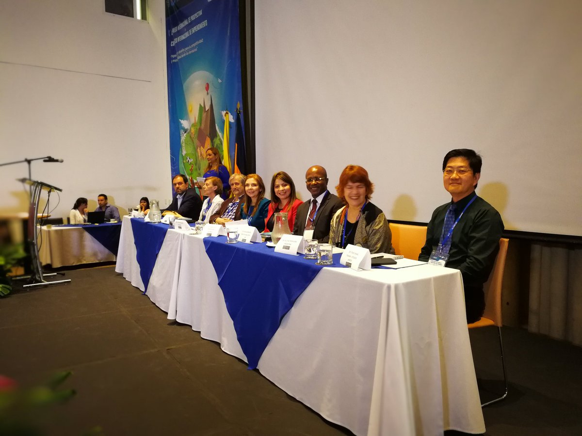ConstanzaAbadia's tweet photo. En el evento de instalación de X Congreso Internacional de Prospectiva y I Congreso Internacional de emprendimiento . Cali-Valle https://t.co/ppvmO2L1TK