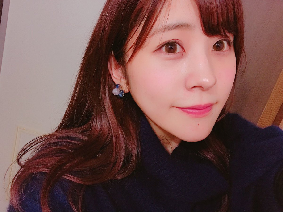 今日は冷えたねー☃️明日はあたたかくなるみたい😫💦体調管理気をつけなきゃね😭
久しぶりに自撮り載せるよ！
今日はネイビーのワンピースでした✌︎
ネイビー好きっ💕