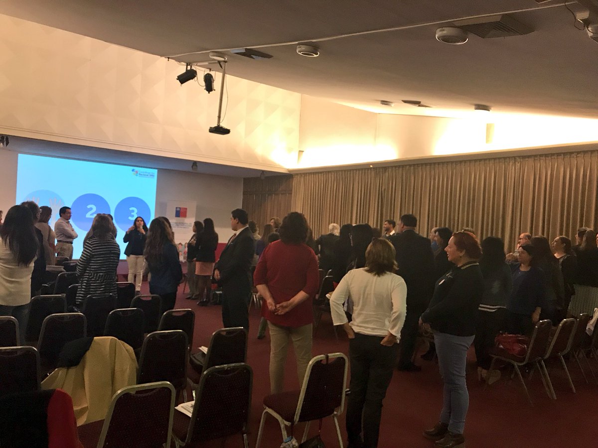 Profesional de <a href="/SernamEGChile/">SernamEG Chile</a> expone ventaja de trabajar en redes para mejorar la atención de personas. Jornada de fortalecimiento OIRS