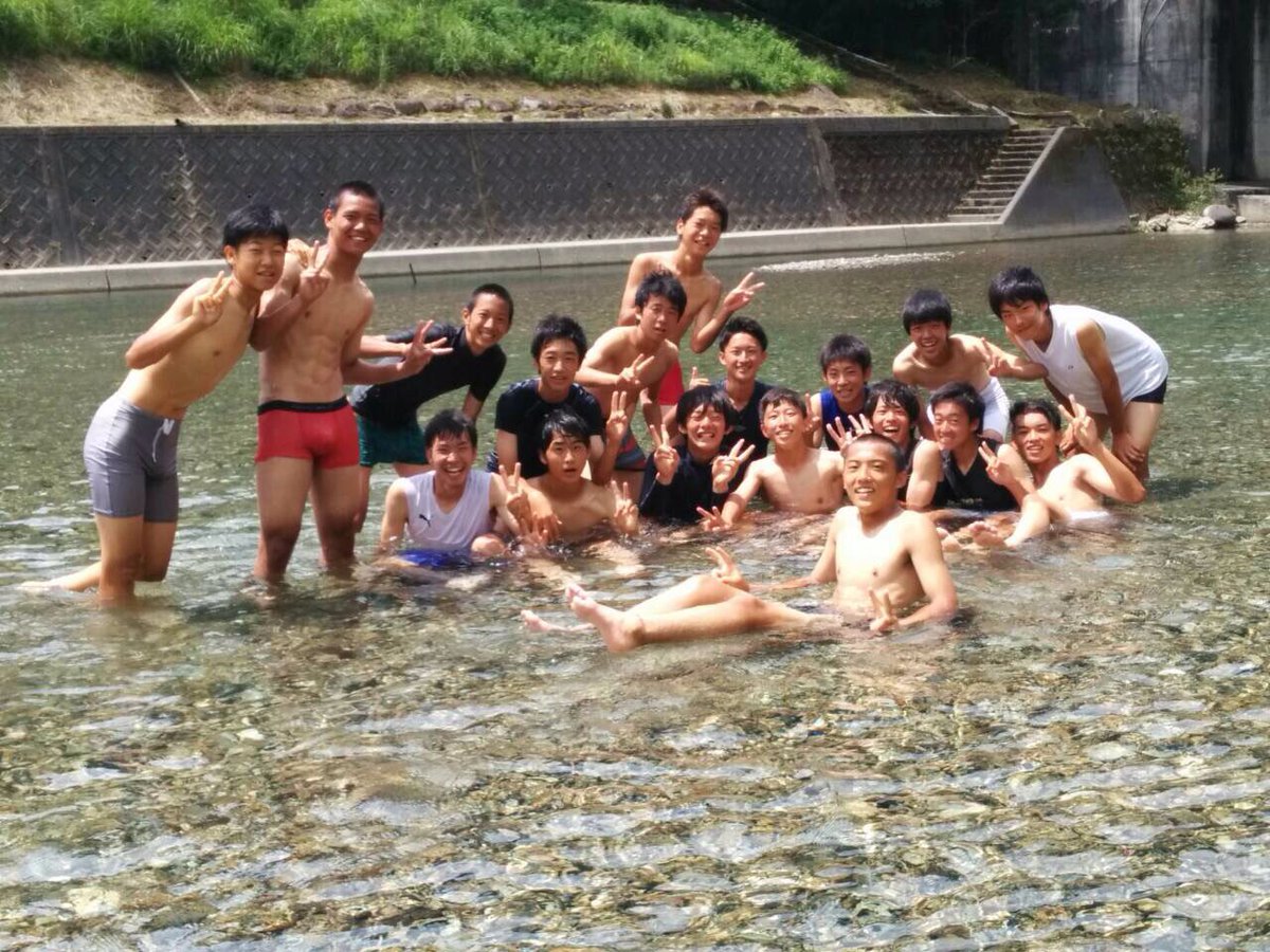 hirochanpe46's tweet photo. 松蔭サッカー部引退しました！
いいことも苦しいこともたくさんあったけど、みんなとサッカーできてほんとによかったです！
いままでサッカーを通じて関わった全ての人に感謝してます！
ありがとうございました！！！ https://t.co/At7Z1p7Cjw