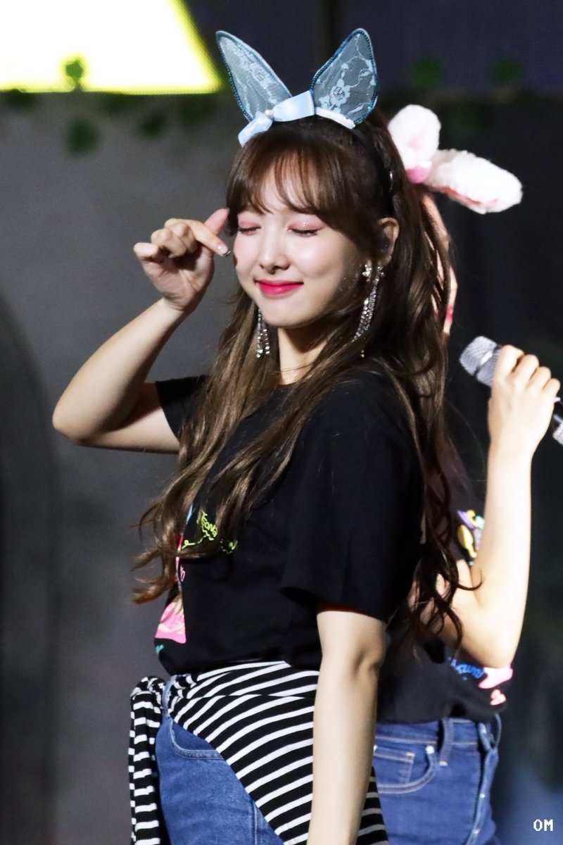 olmaneegee1020's tweet photo. 171015 ONCE BEGINS
#트와이스 #나연 #TWICE #NAYEON https://t.co/6paXv6eDpq