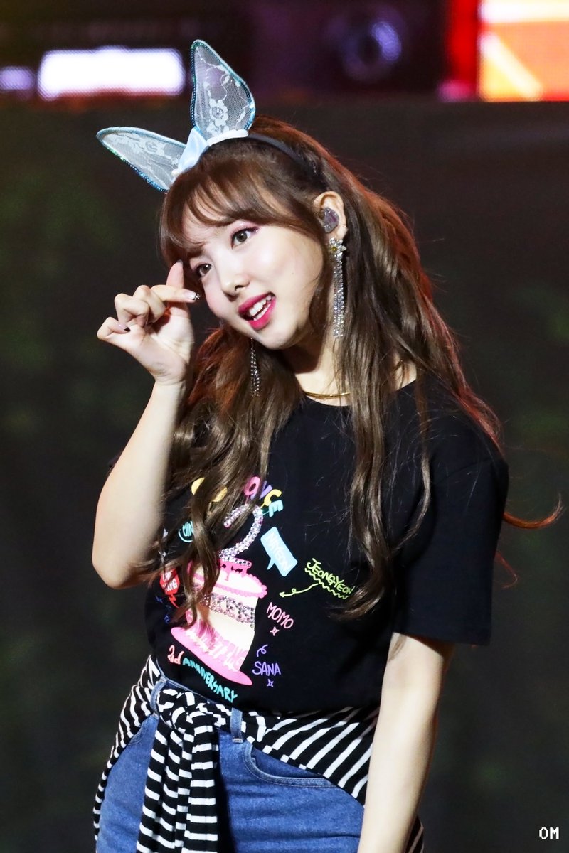 olmaneegee1020's tweet photo. 171015 ONCE BEGINS
#트와이스 #나연 #TWICE #NAYEON https://t.co/6paXv6eDpq