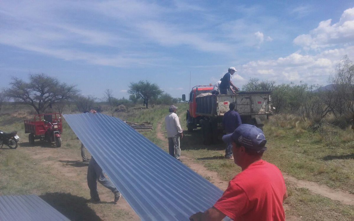 AmbienteSanLuis's tweet photo. Plan de Fomento Productivo Rural - Comenzó la entrega de kits a los pequeños y medianos #productores del departamento #Pueyrredón https://t.co/a8cIvaWZOf. #Campo #Producción #SanLuis https://t.co/sgiXJhXykC