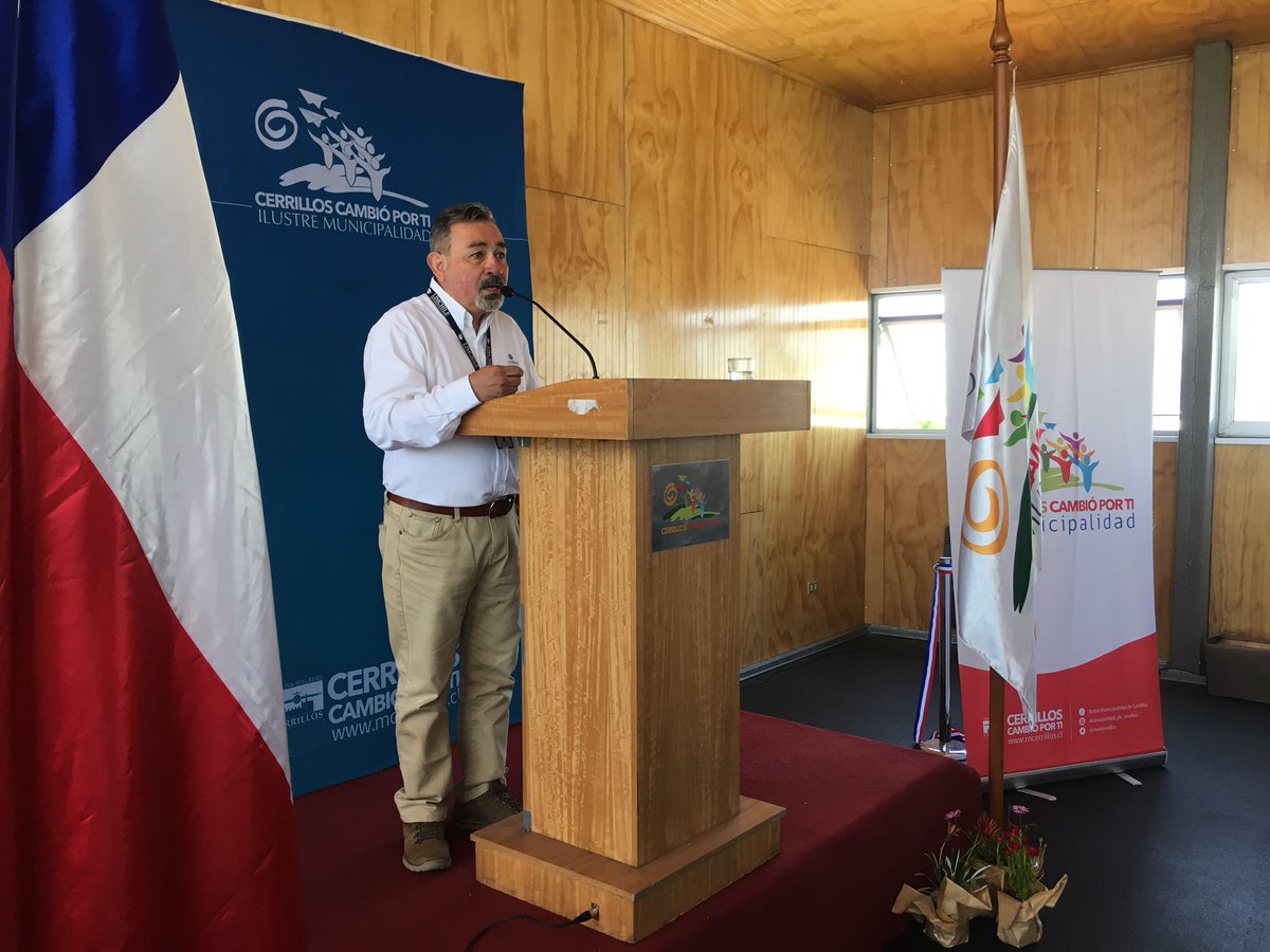 MuniCerrillos's tweet photo. "Estas iniciativas ayudan a comunidad a insertarse de mejor manera en el mundo laboral" Juan Pablo Cruces #LimChile #FeriaLaboralCerrillos https://t.co/OExmPQhHmR