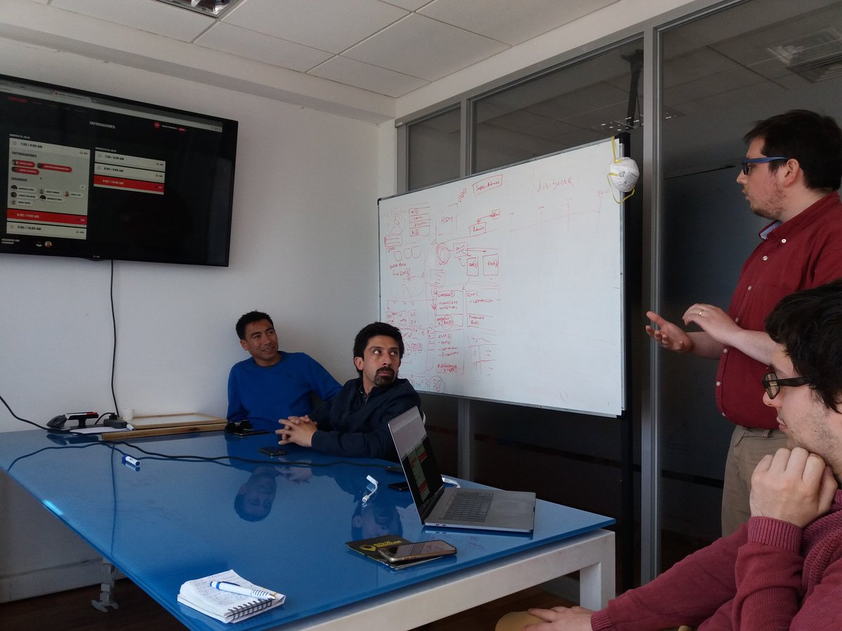 iFValparaiso3iE's tweet photo. #RutaCreativa @iFValparaiso3iE en @JumpittChile analizando desarrollo aplicaciones y web. Diseño, data, nuevas herramientas y usabilidad. https://t.co/Mo5g5QYvEc