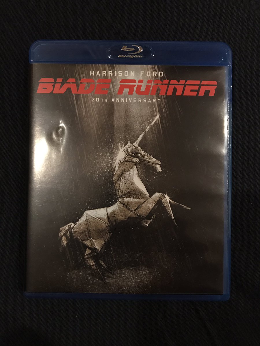 おみやさん 友だちに借りた ブレードランナー 幻のワークプリント版観ました すぎょい Opや編集 例えばカット尻が長かったり 間がおかしかったり やっぱり凄い雑いし 音楽も仮バージョン だから違和感あるけど確かにコレもブレードランナーだし