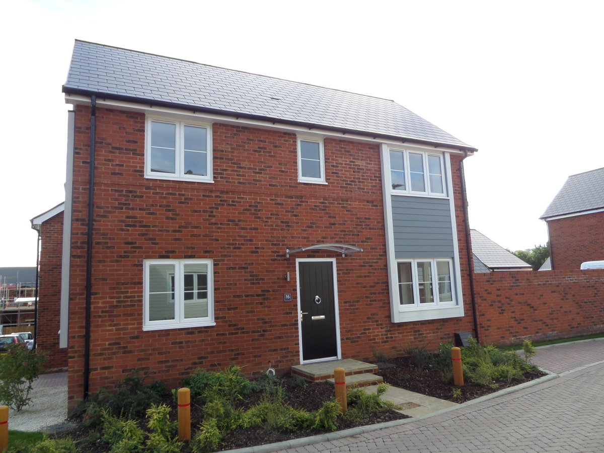 BRAND NEW! 3 bed det house, opposite the Marina! #property #LowerSwanwick £1,350pcm <a href="/LeadersLimited/">Leaders</a> <a href="/SarisburyGreen/">KarenArkellSarisbury</a> bit.ly/2zOYLej