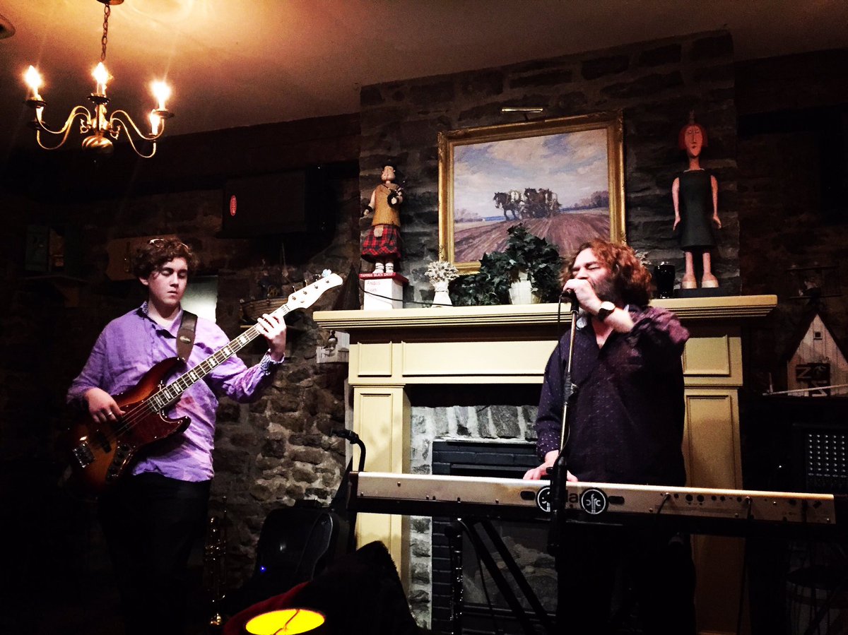 SpencerEvans222's tweet photo. Tonight in the Barley Room Pub @TheWaringHouse in #PEC with Oscar Evans @MusicFly_YGK #allrequestnight #rovingclarinet #TheCounty #livemusic https://t.co/01KNnKVEMX