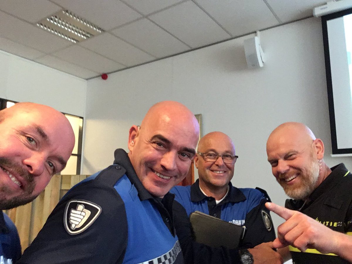 boaStadsdennen's tweet photo. Aanwezig bij verlenging convenant buurtbemiddeling #Zorgdat #Harderwijk #Politie #Handhaving https://t.co/pCWXteTm57