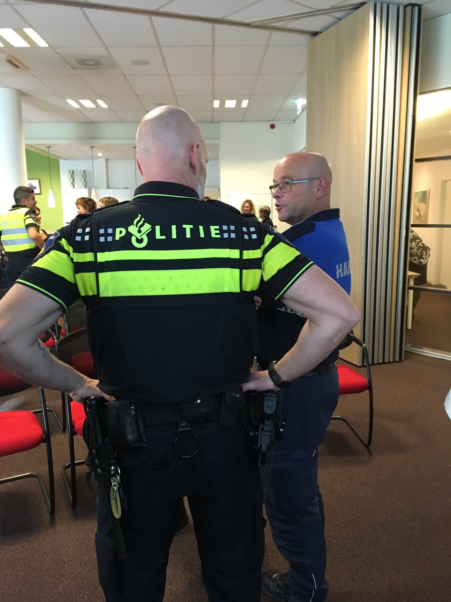 boaStadsdennen's tweet photo. Aanwezig bij verlenging convenant buurtbemiddeling #Zorgdat #Harderwijk #Politie #Handhaving https://t.co/pCWXteTm57