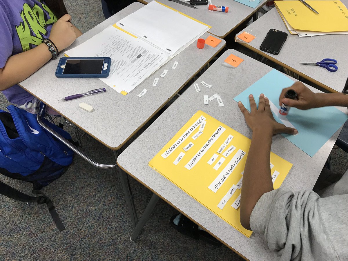 Sentence puzzles are awesome for helping us identify syntactic errors in Span. Plus, we get to use scissors and glue #RespectTheT
