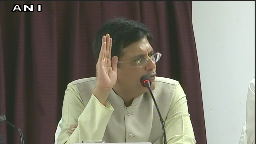 news24tvchannel's tweet photo. मुंबई में 1 जनवरी से शुरू होगी पहली लोकल AC ट्रेन #piyushgoyal #mumbai #localACtrain https://t.co/Cm0QNd3wAs https://t.co/VYExpWU7id