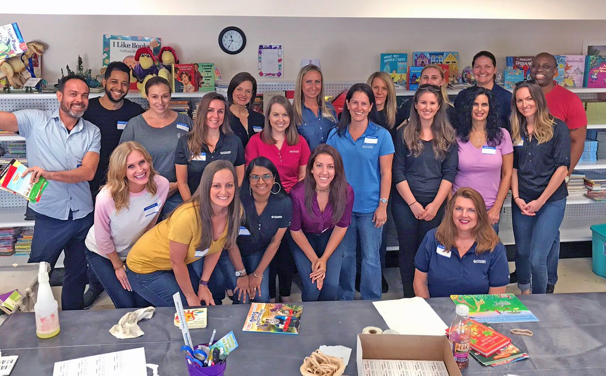 PowerDesignInc's tweet photo. S/O to our Accounting team for volunteering at Goodwill Suncoast for Bookworks. We sorted and packaged books for kids! #PDILife #ProjectV5 https://t.co/zJiLkslY6Z