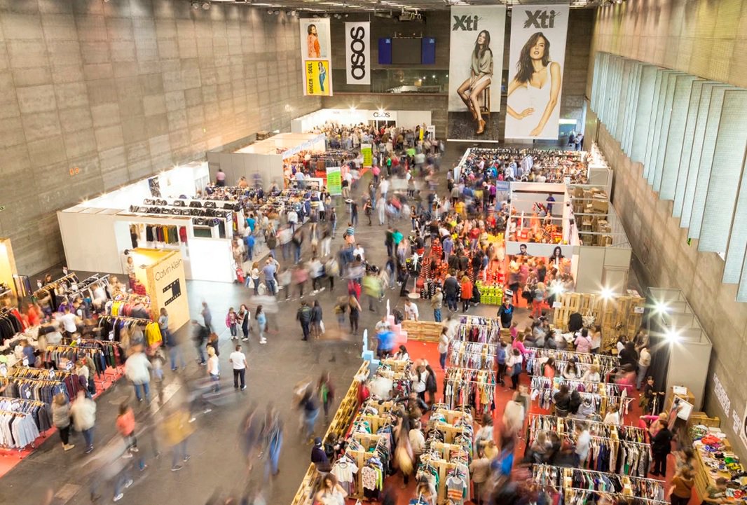 hola_roomtorent's tweet photo. Llega a Madrid, la mayor feria de #outler multimarca.
Disfruta los días 27,28 y 29 de #octubre en el palacio de cristal de la Casa De Campo. https://t.co/6chFymUqgq