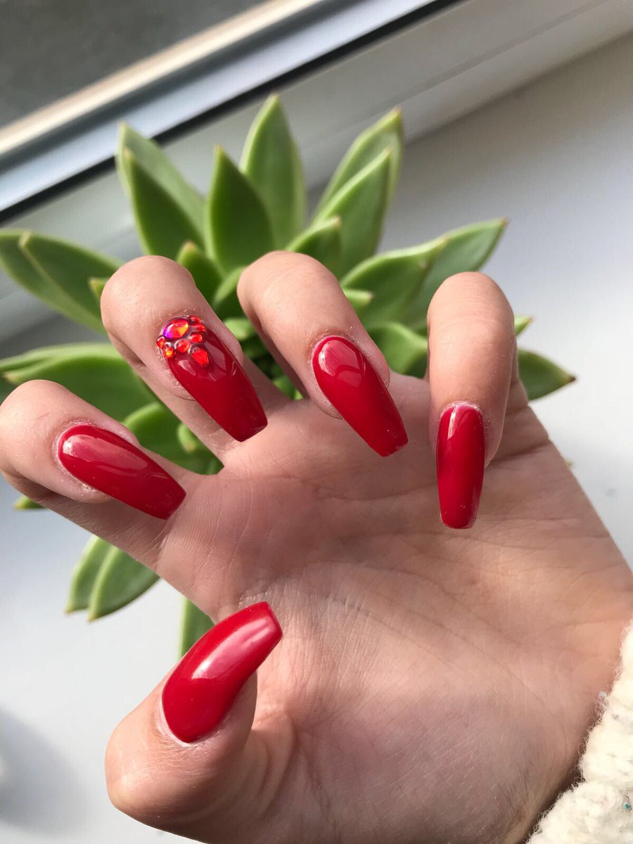 BeauBeauty28's tweet photo. Feeing sassy ❤️💯 @salonsystem @GelluxNails @Nailitmag @ScratchMagazine #red#longnails#instanails#nailsofinstagram https://t.co/DhLOOFNPHr