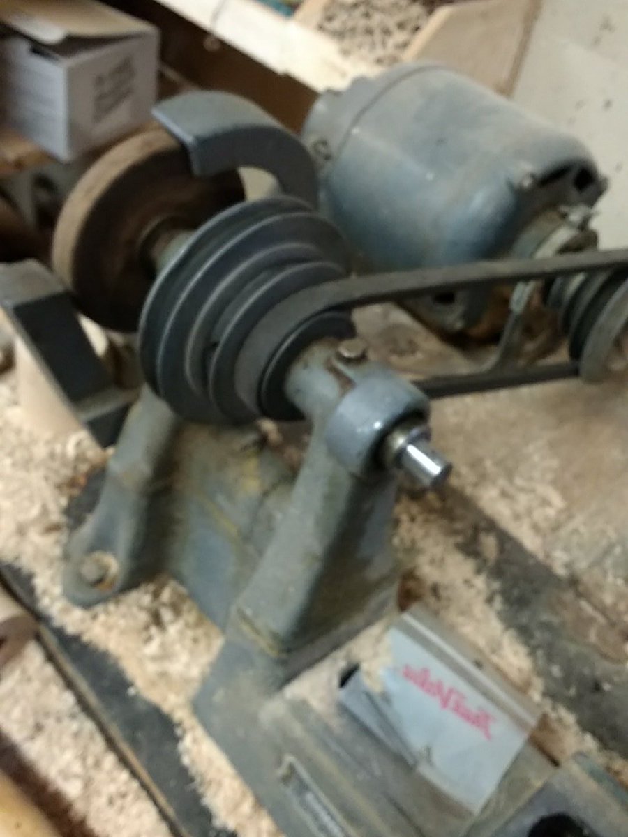 S_T_Woodworx's tweet photo. Hey all, I have a 1940 Montgomery Ward lathe and it has a half inch pin style headstock. Anyone know where to get an adapter for making pens https://t.co/15hmQ1mAyC