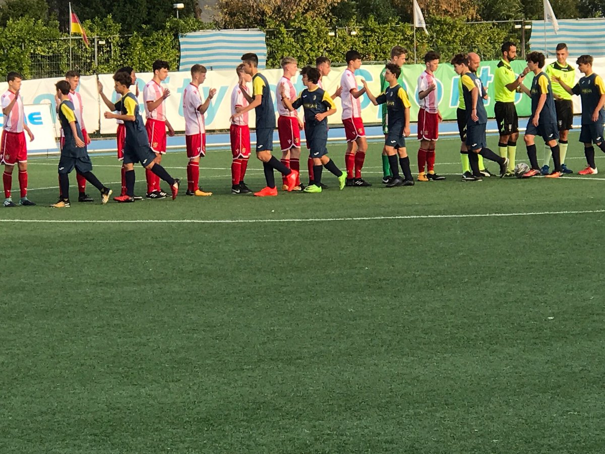 StevenageAcade1's tweet photo. Kick off near https://t.co/Gz9B441jbd