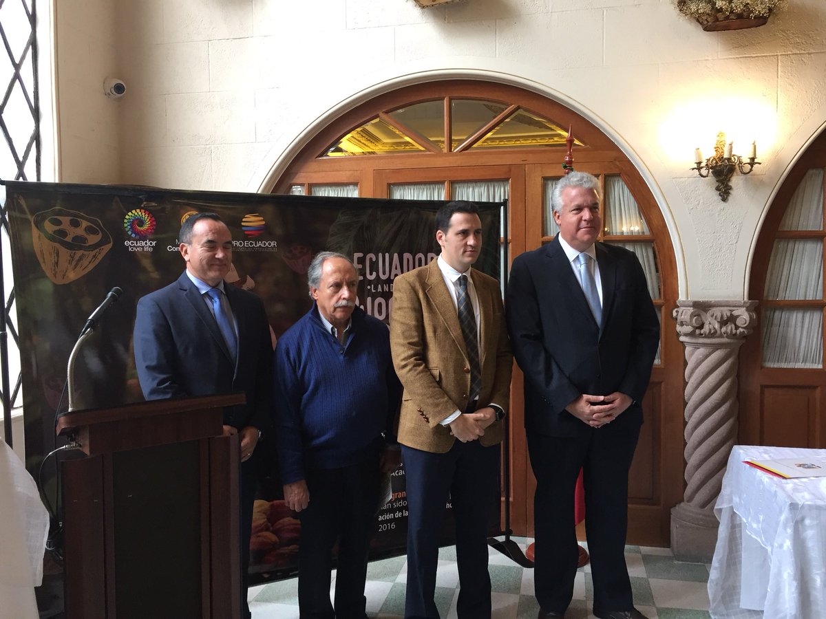 gourmetdemexico's tweet photo. La embajada de Ecuador nos recibe con una cata de chocolate @Pro_Ecuador #EcuadorTierraDeChocolate @DcobysSM #Ecuador https://t.co/osUbrWDdwI