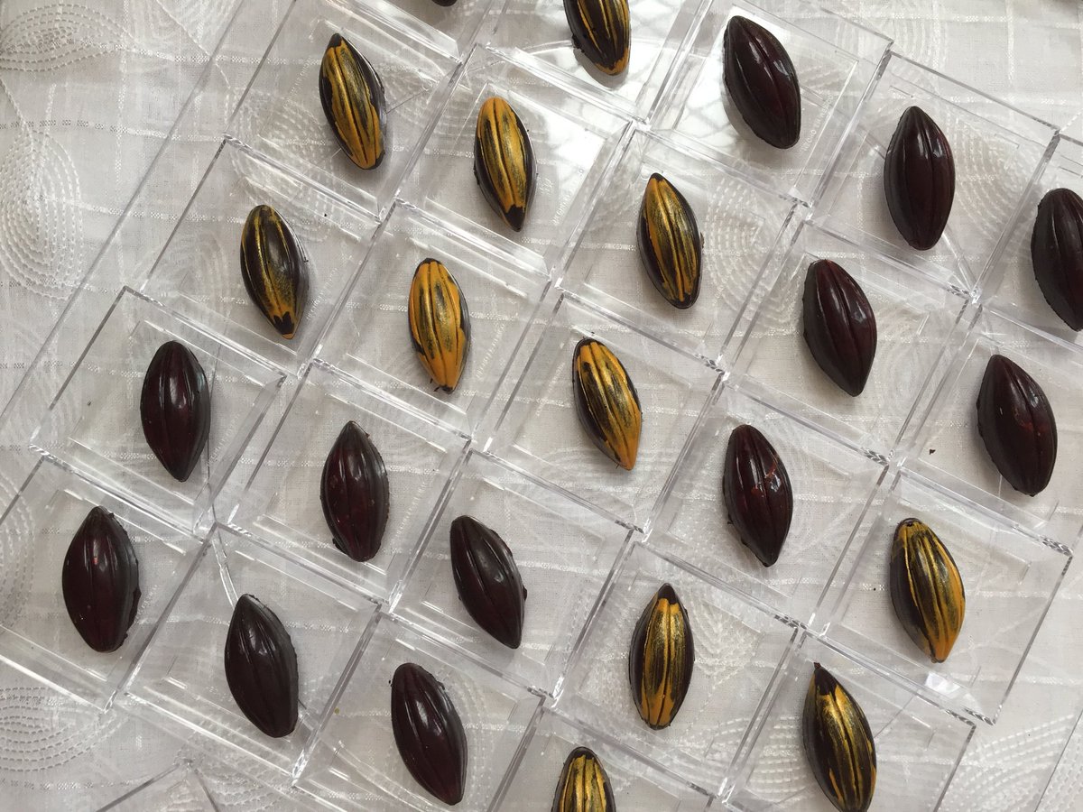 gourmetdemexico's tweet photo. La embajada de Ecuador nos recibe con una cata de chocolate @Pro_Ecuador #EcuadorTierraDeChocolate @DcobysSM #Ecuador https://t.co/osUbrWDdwI