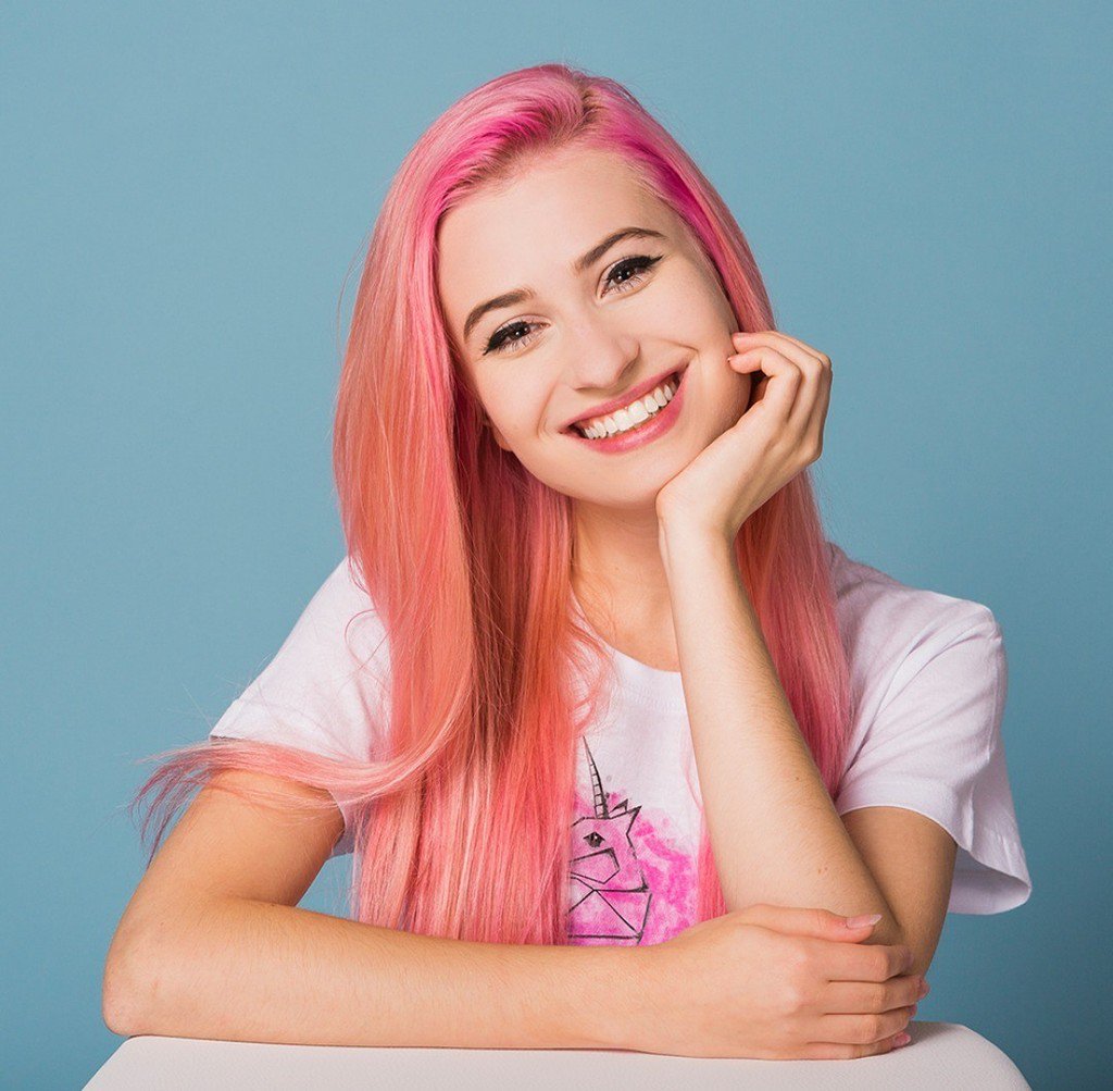 RealGeekShop's tweet photo. Už máš nějaký merch od Lady Ziky? Jestli jo a jestli chceš mít svojí fotku u nás na RealGeek.cz, tak k ní nezapomeň přidat #ZikaMerch když … https://t.co/t7xjvpQVzU