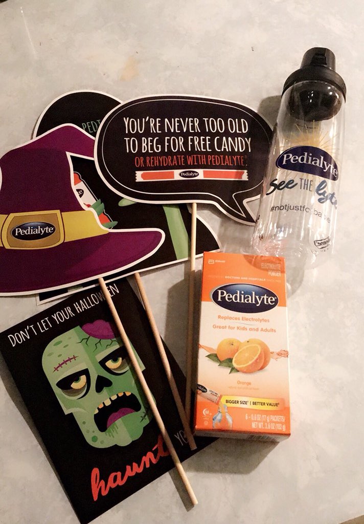 taylorfayelyn's tweet photo. @pedialyte got with @NalgeneOutdoor and sent me a spooky care package 🎃 👻🙌🏻🙌🏻
#notjustforbabies #mypedialyte #sociaLYTE https://t.co/Lb2mhG2xfw
