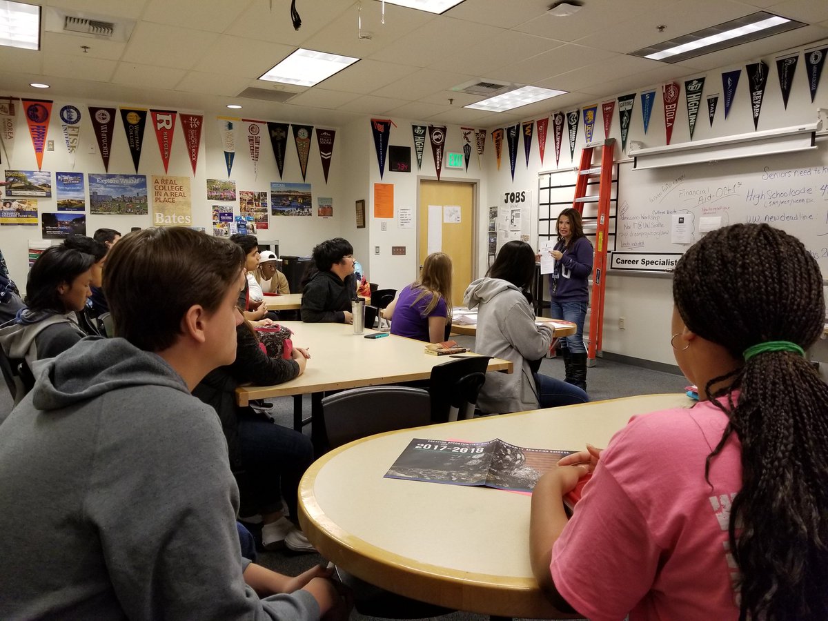 TBHSasl's tweet photo. What would we do without our College/Career Specialists?? Thanks Fonda for helping our seniors understand FAFSA!! #CTEfwps #RBadleyFWPS https://t.co/hA8yI4Si2p