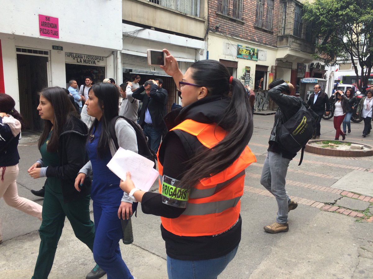 uninccaoficial's tweet photo. #UNINCCA en #SimulacroDistrital @IDIGER @Bogota https://t.co/c21lLBgfOp