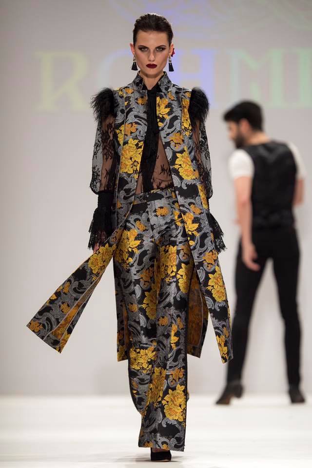 RohmirOR's tweet photo. Loving the look from the catwalk AW'17-18 Collection. #rohmir https://t.co/bqCDviQ5kh