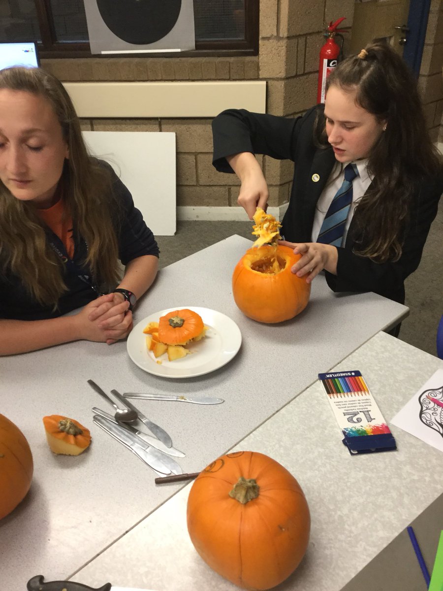 ALC_chillax's tweet photo. Pumpkin carvings in Chillax....@JenkinsNj @abertillery3_16 @jenny_woodroffe https://t.co/lPQszZytaK