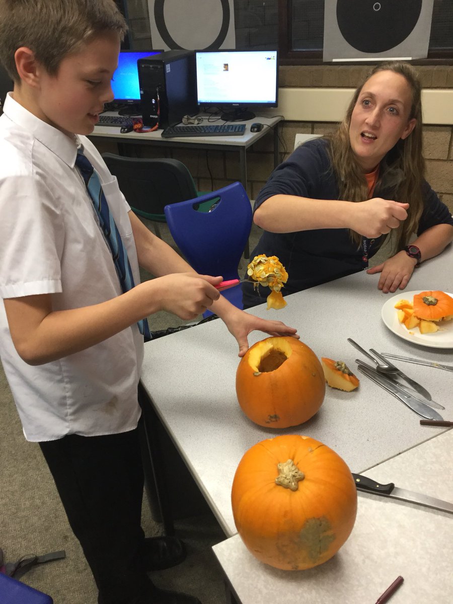 ALC_chillax's tweet photo. Pumpkin carvings in Chillax....@JenkinsNj @abertillery3_16 @jenny_woodroffe https://t.co/lPQszZytaK