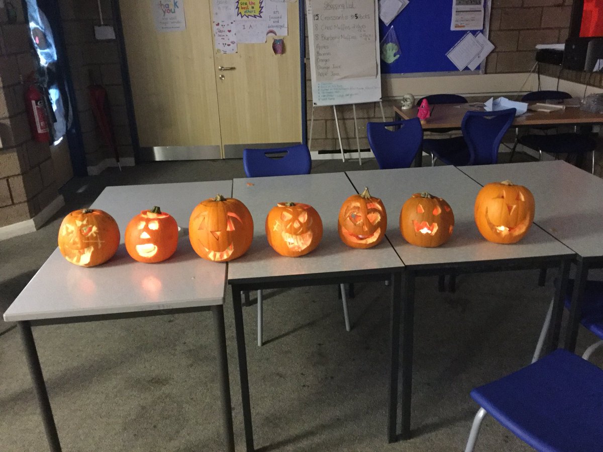 ALC_chillax's tweet photo. Pumpkin carvings in Chillax....@JenkinsNj @abertillery3_16 @jenny_woodroffe https://t.co/lPQszZytaK