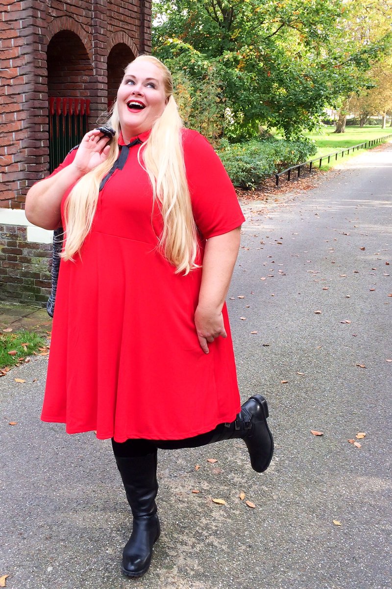 Code Red! #plussizeblog #rood #bodylove <a href="/xtwofashion/">X-two</a> granddivamagazine.nl/jurk-x-two-plu…