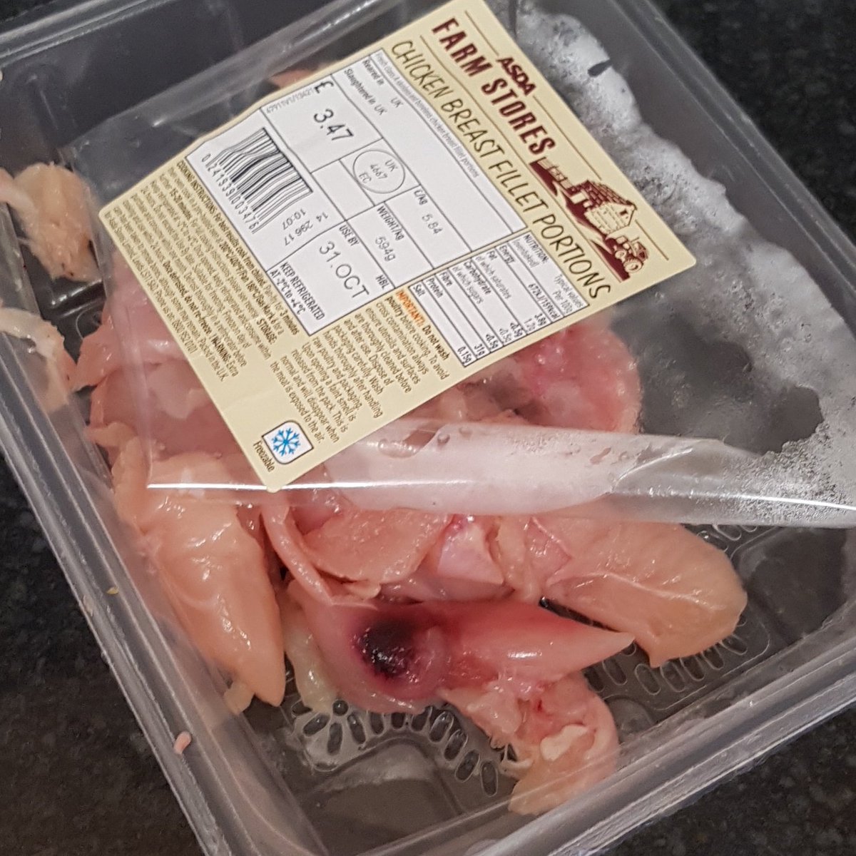 ElizabethWesle4's tweet photo. Thanks @asda 🙈😷 I don't have time to get more! What a waste https://t.co/0rCayirtex