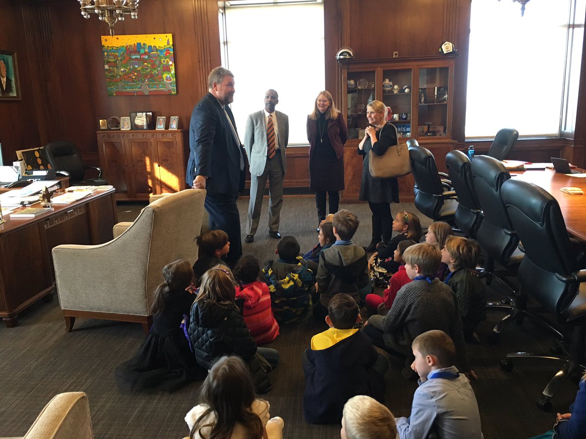 RuKCMO's tweet photo. @PemHillSchool kids for @KCMO City Hall's 80th Birthday - student says "best gift is to keep doing best job you can!" #localgov https://t.co/Gq8JV1wfO6