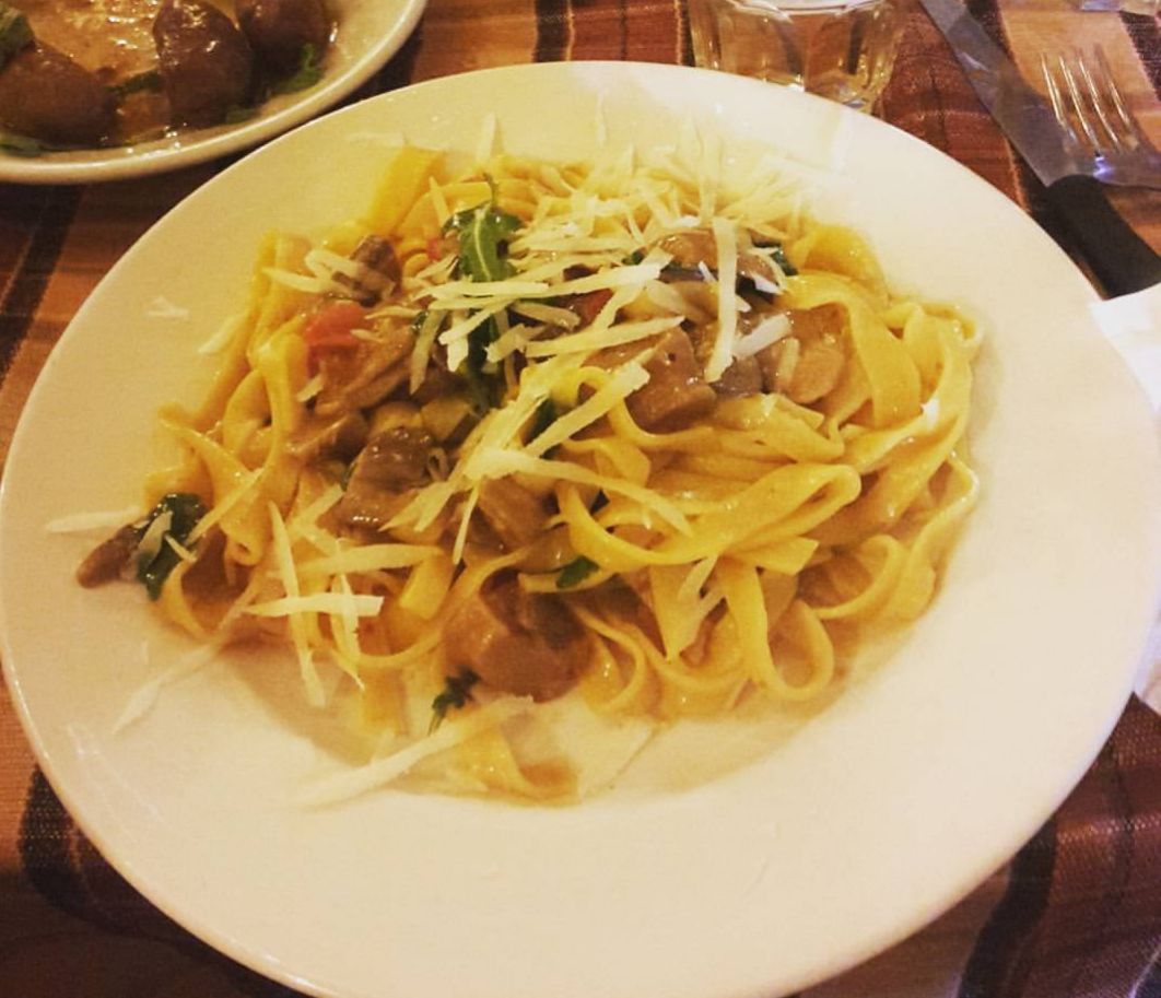 GiorgiaMeloni's tweet photo. #WorldPastaDay un appello a chi vive oltre i ns confini: mangiate italiano! E rispettate i tempi di cottura: la pasta scotta è un sacrilegio https://t.co/Mia49515XG