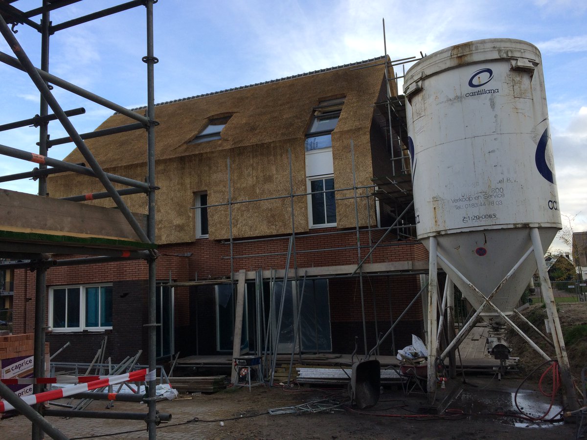 XavierBlauwhoed's tweet photo. Allerlaatste woningen #Blauwhoed en #Aalberts in #Blaricummermeent volop in aanbouw! Nog meer diversiteit voor het rijke pallet aan woningen https://t.co/KaTADdG3vG
